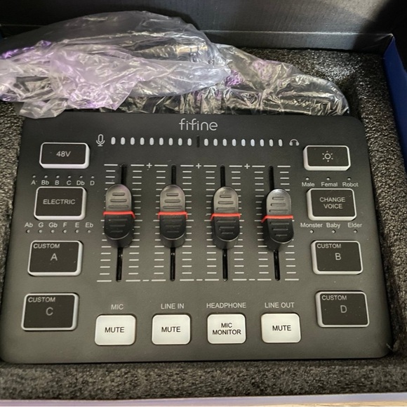 Fifine audio mixer (unused/new, opened box) - Picture 2 of 3